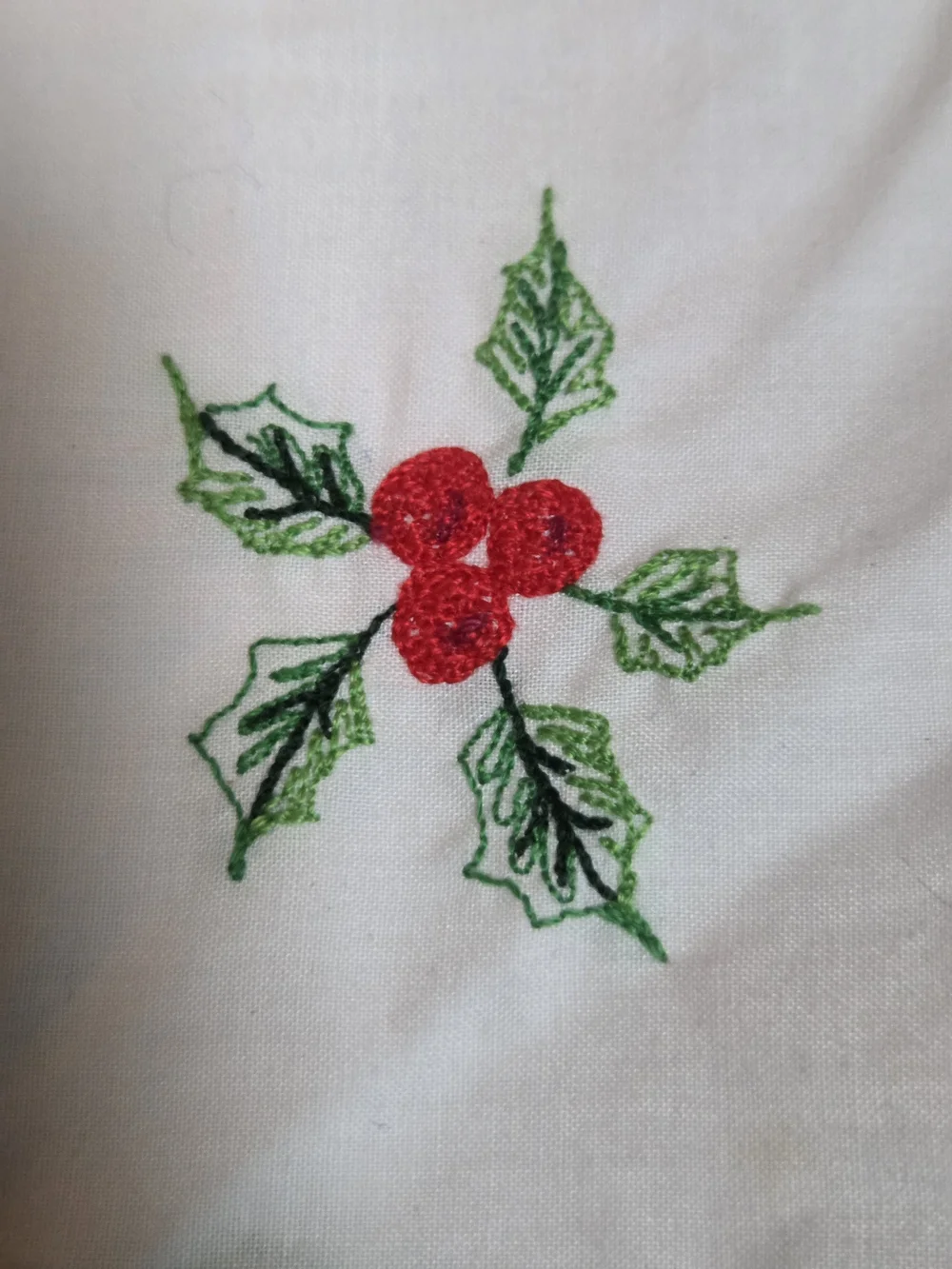 Vintage Christmas Napkins Set of 6 Scalloped Embroidered Holly Berry White MCM
